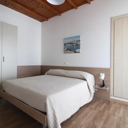 Acquacorrente - A Due Passi Dal Mare 3*